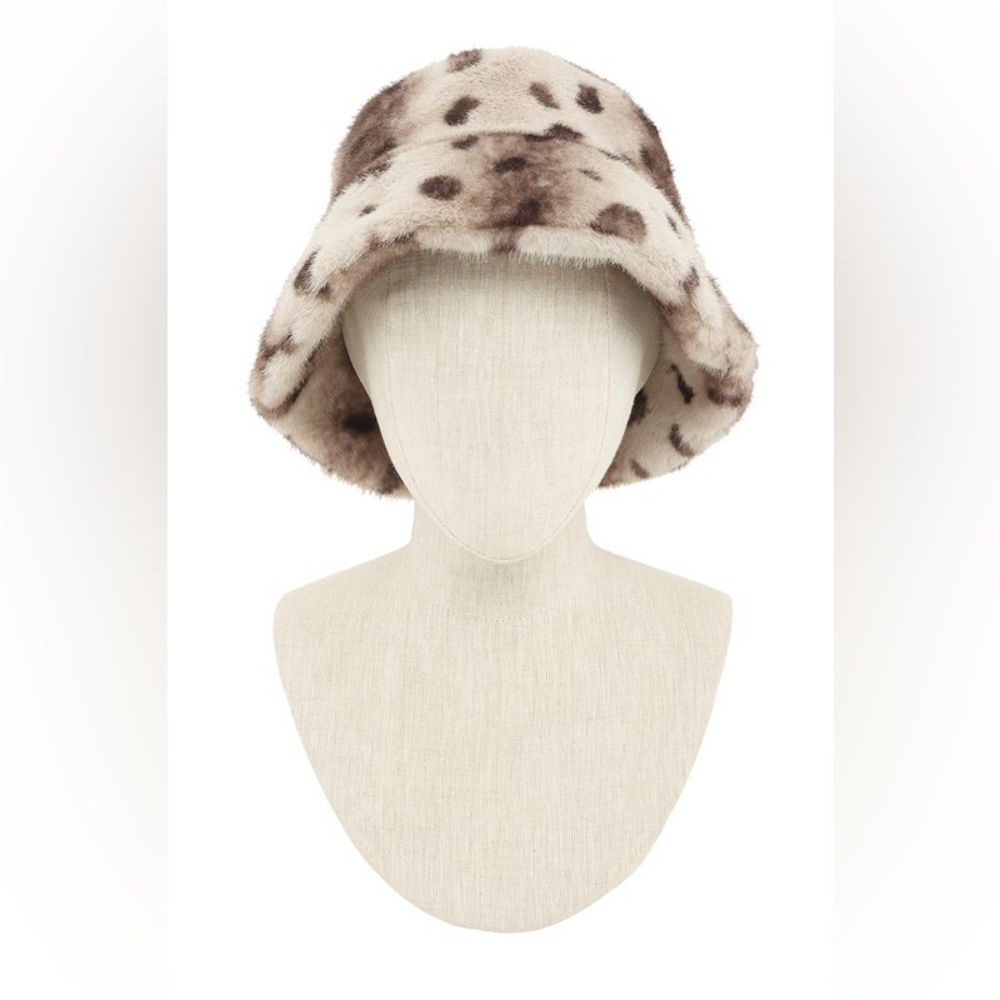 🖤 12A. Spotted Faux Fur Bucket Hat